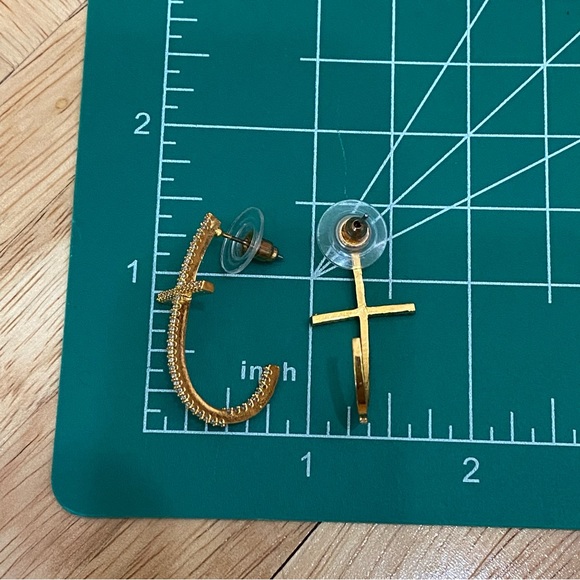 Cristallo Cubic Zirconia Gold tone Cross Post Earrings - Picture 10 of 11